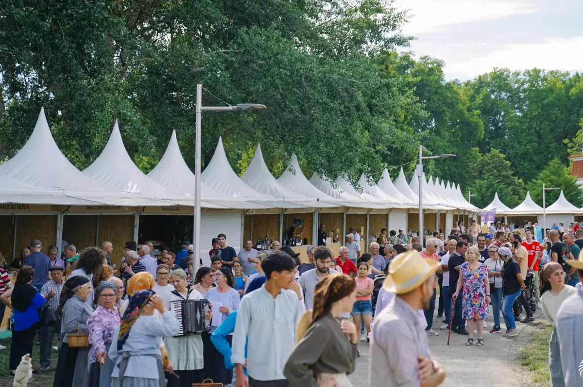 O Parque da Vila de Alijó acolhe o evento.