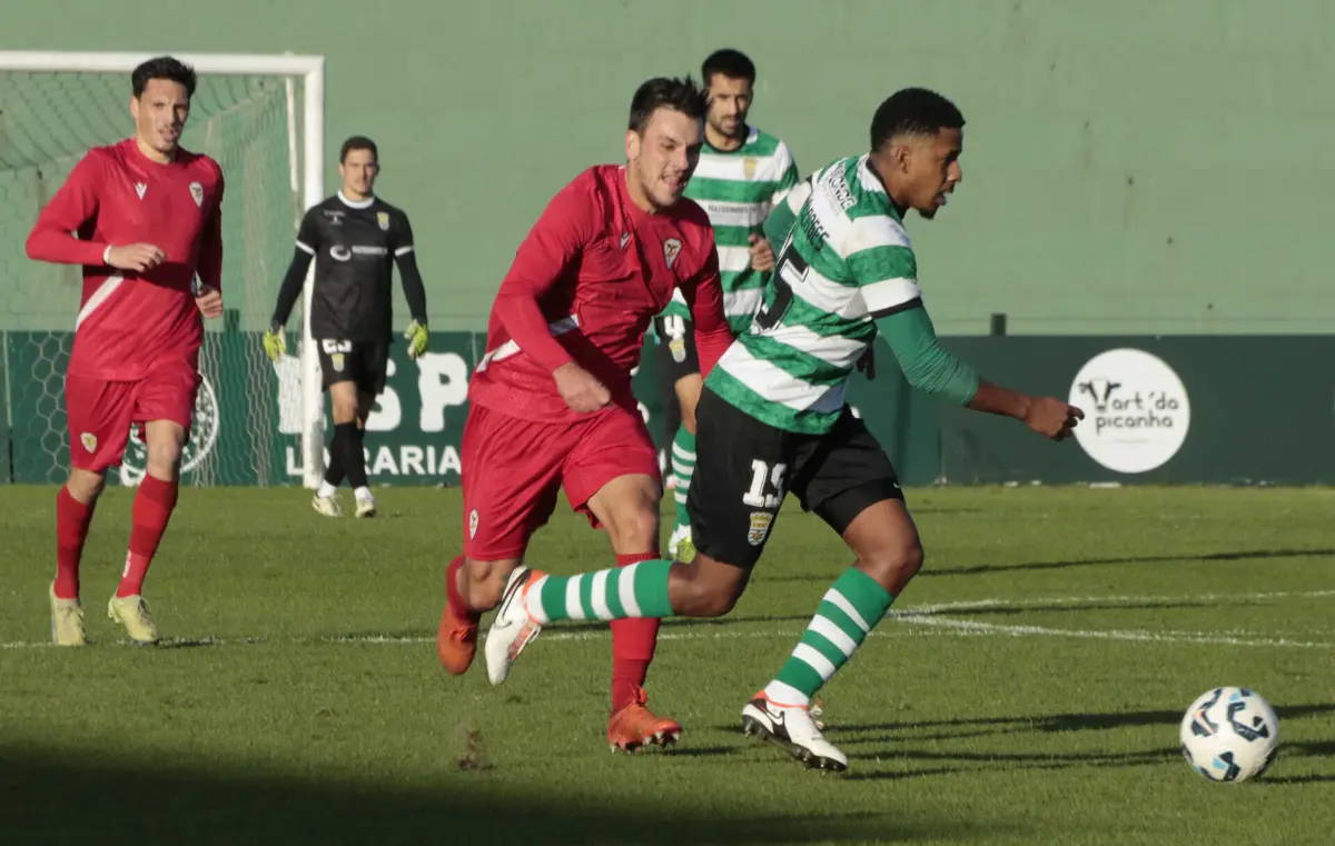 O Salgueiros venceu o Leça por 2-0