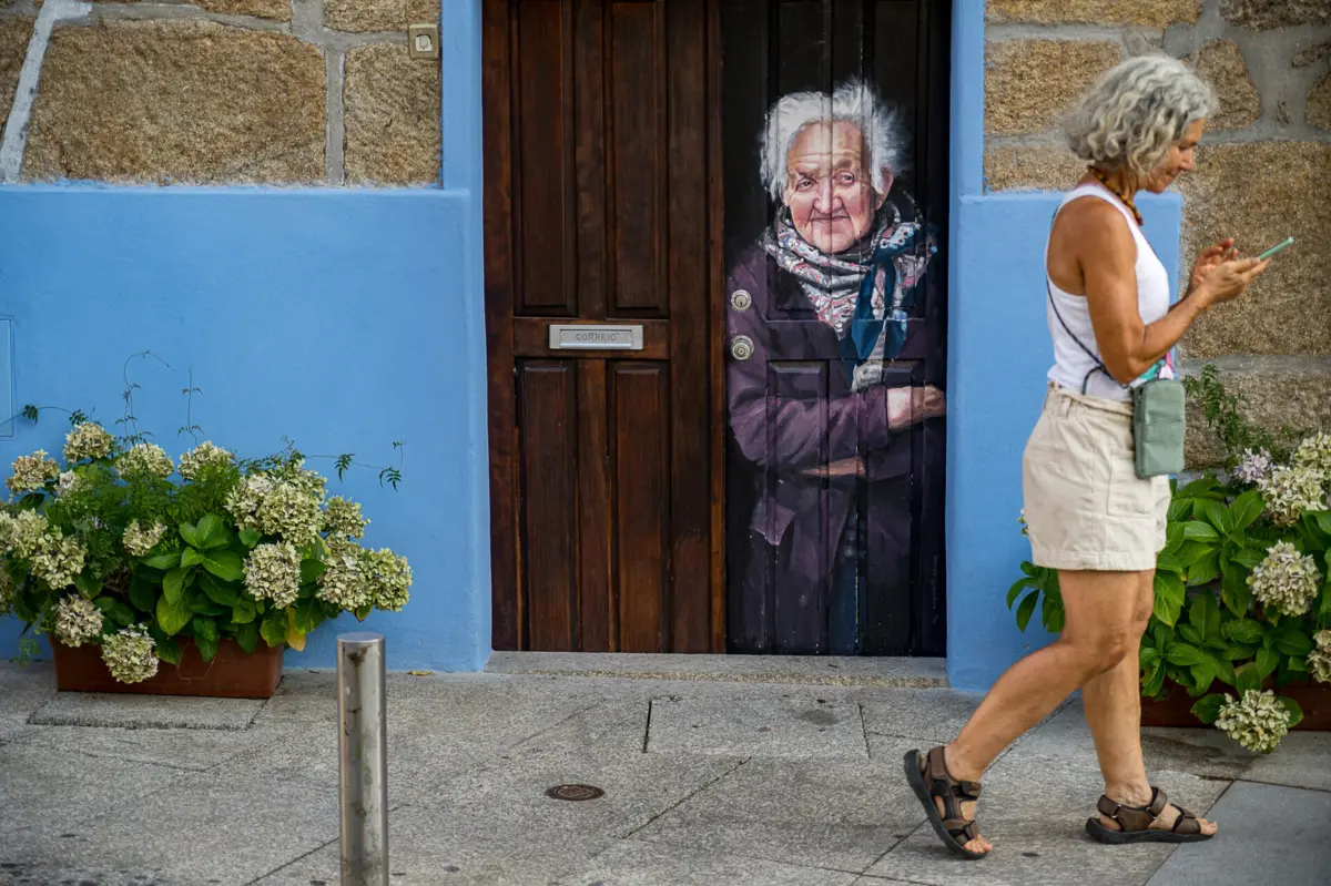 Obra da artista Daniela Guerreiro que retrata a popular Lininha tem feito furor
