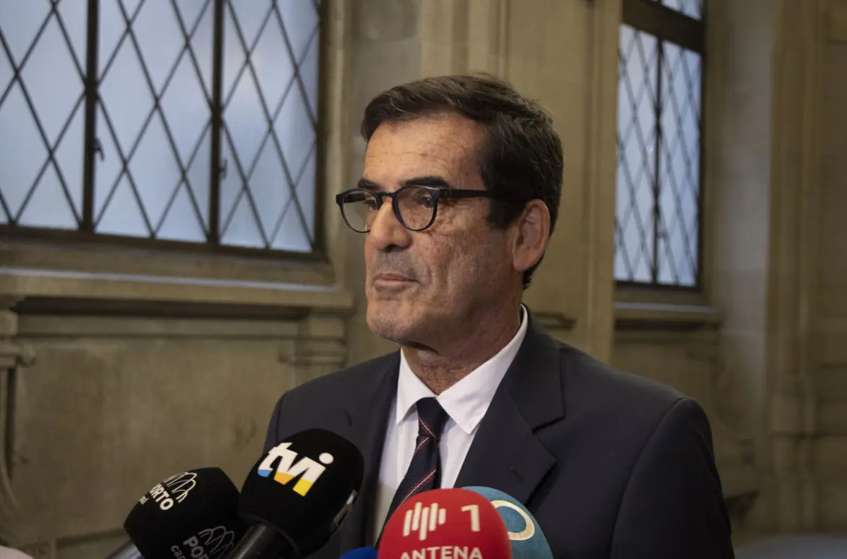 Presidente da Câmara do Porto quer que bares possam contratar policias para garantir a segurança na rua