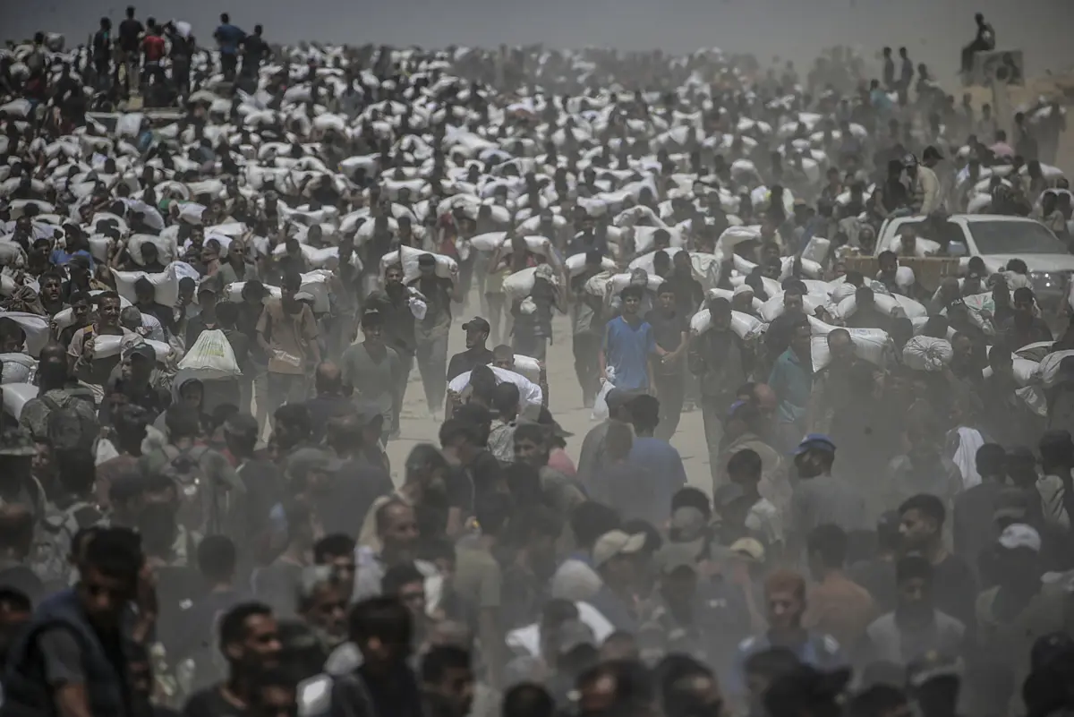 Pressão internacional levou Israel a anunciar medidas no fim de semana, incluindo pausas humanitárias diárias nos combates e lançamentos aéreos de ajuda humanitária