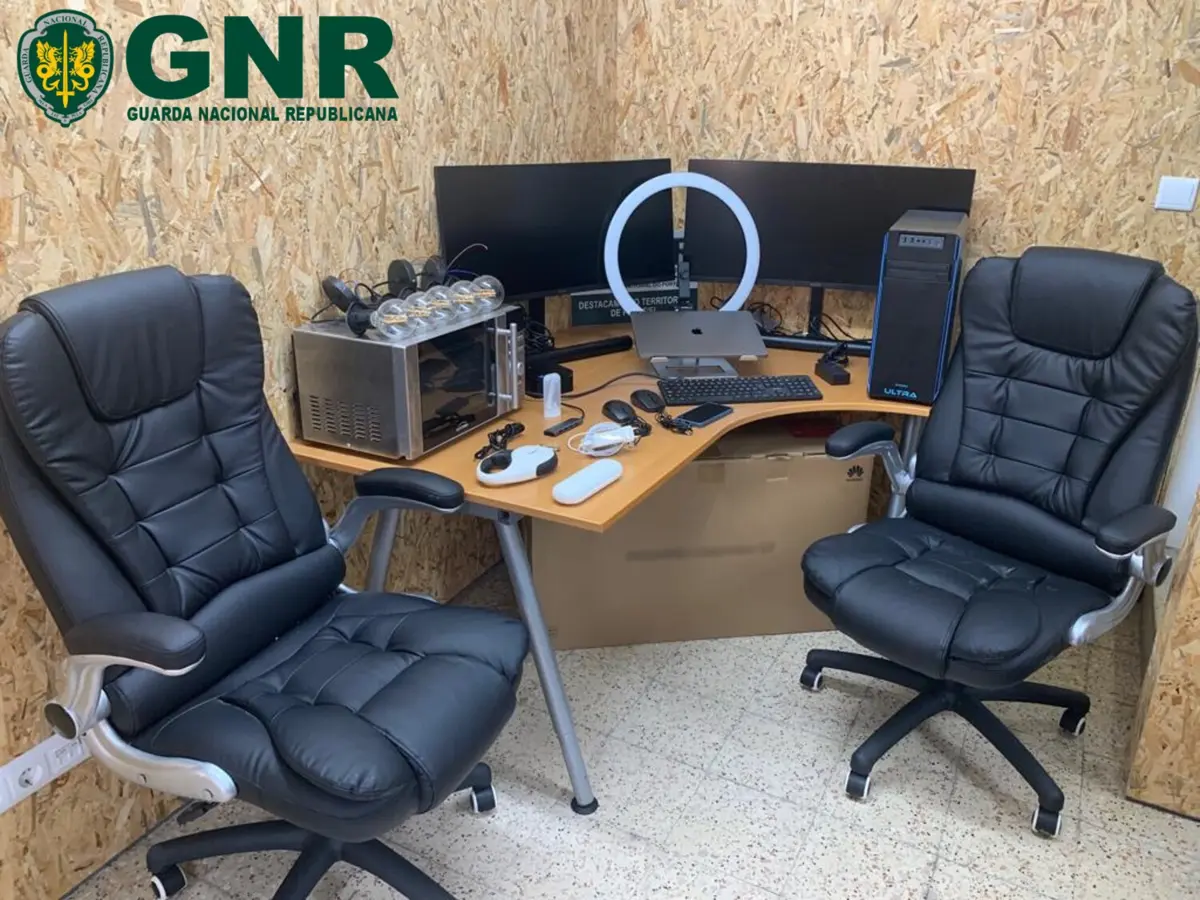 GNR apreendeu material que havia sido comprado com cartão da empresa e estava à venda numa plataforma online