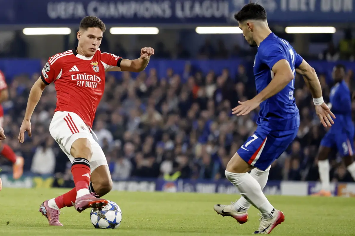 Extremo saiu lesionado na primeira parte do duelo entre Ucrânia e Islândia