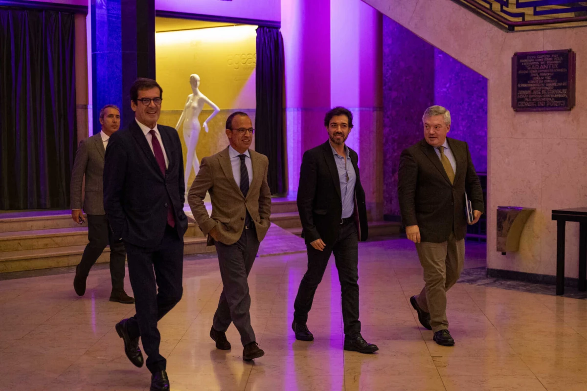 Rui Moreira (Câmara do Porto), Pedro Adão e Silva (Ministério da Cultura), Miguel Guedes (presidência do Coliseu) e Eduardo Vítor Rodrigues (Área Metropolitana do Porto), no Coliseu do Porto