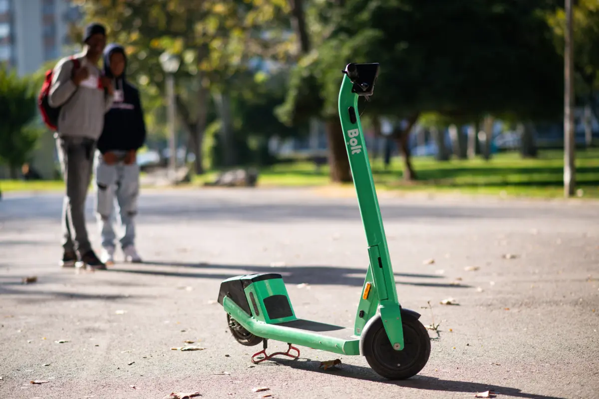 Madrid decidiu revogar as licenças que tinham sido concedidas há um ano às empresas Lime, Dott e Tier Mobility