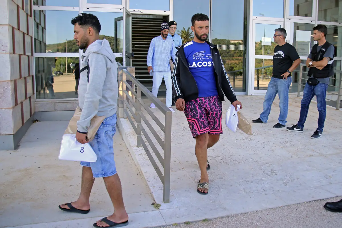 Entre os 38 cidadãos marroquinos há 25 homens, seis mulheres e sete crianças