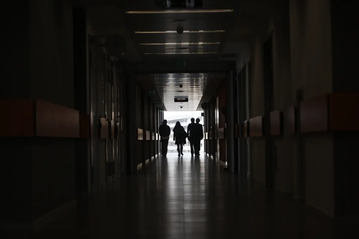 Jovem iria dar à luz na antiga Maternidade Júlio Dinis, onde duas mulheres a foram buscar em 2019