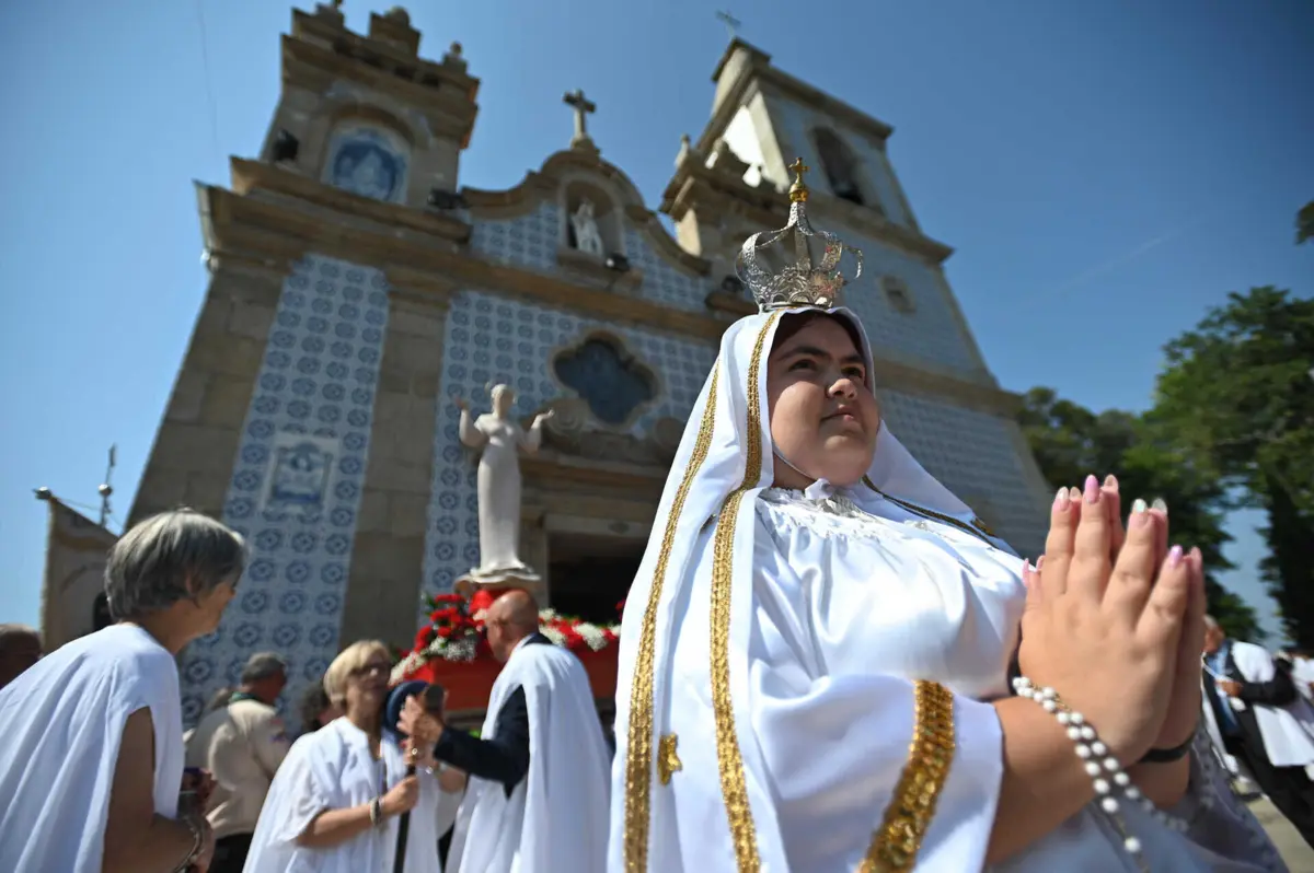 Procissão é um dos momentos altos das festas da Maia
