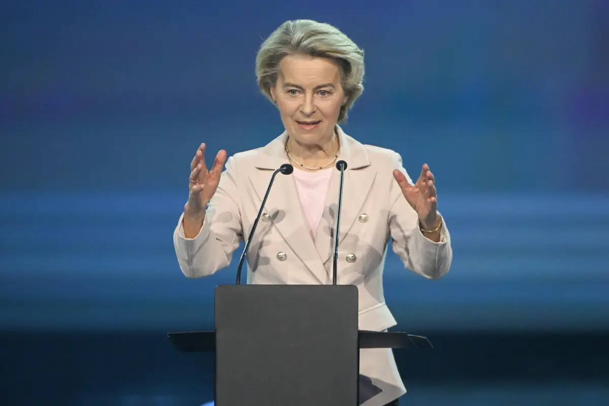 Presidente da Comissão Europeia, Ursula von der Leyen, está em Paris na conferência sobre inteligência artificial