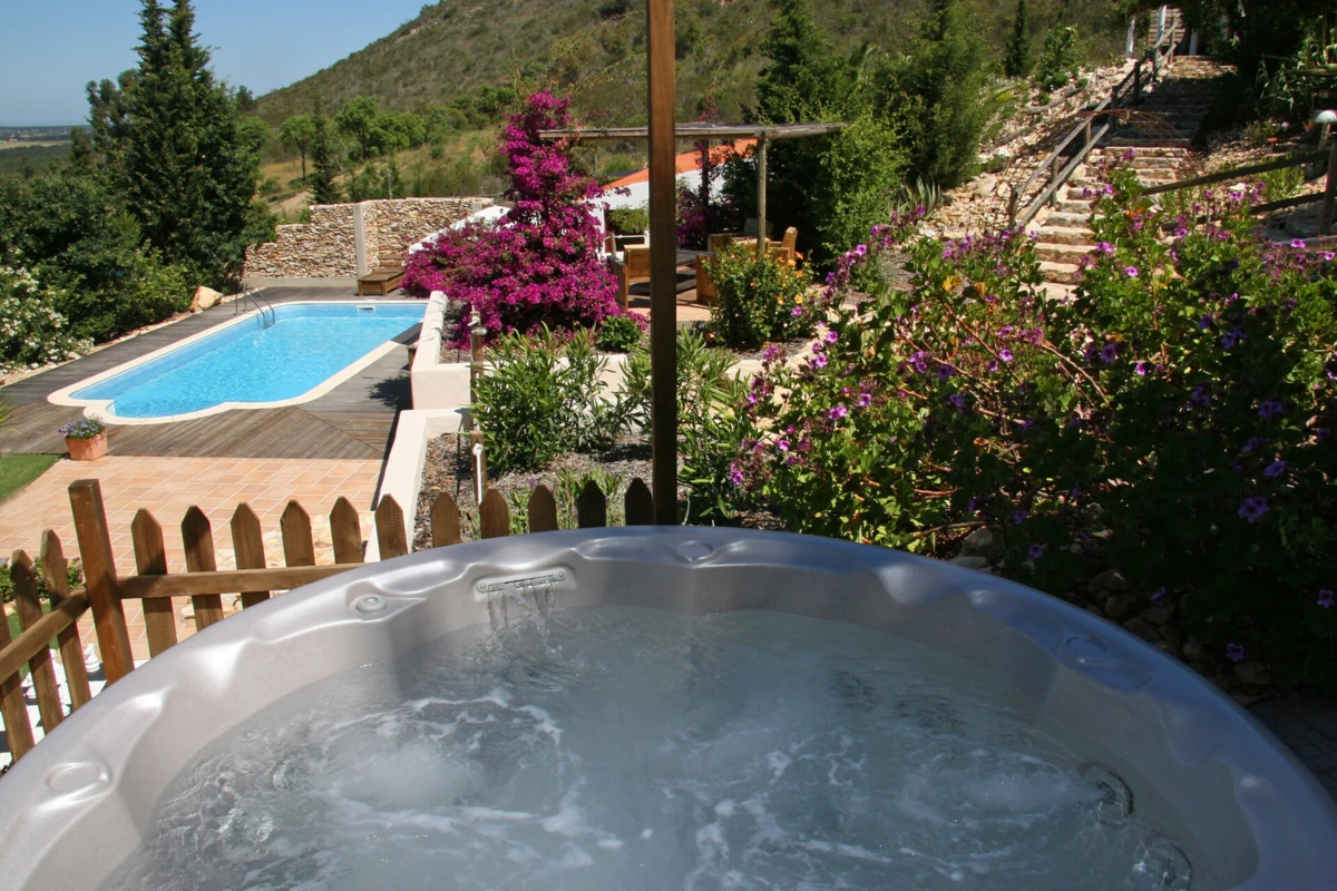 O alojamento situa-se perto de São Luís, Odemira.