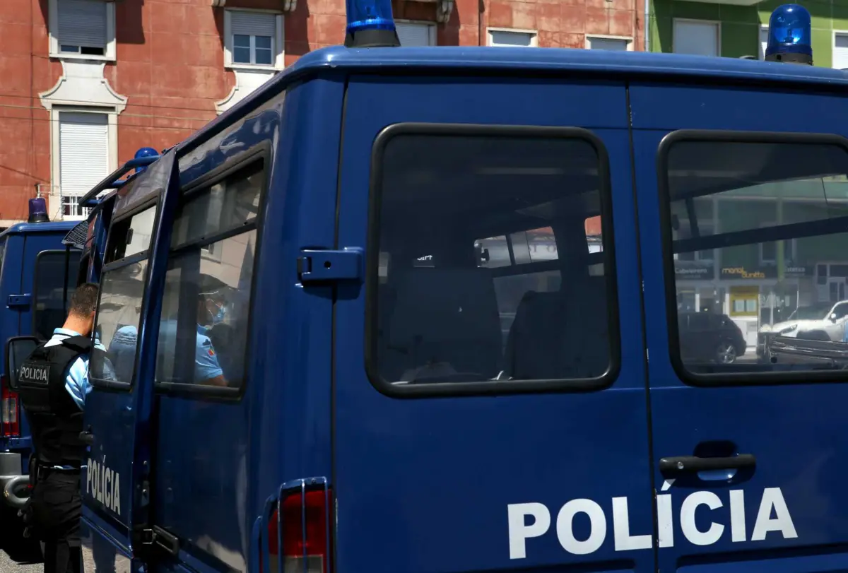 Imagem de contexto do artigo PSP encerra agência de viagens em Lisboa onde dormiam 13 imigrantes