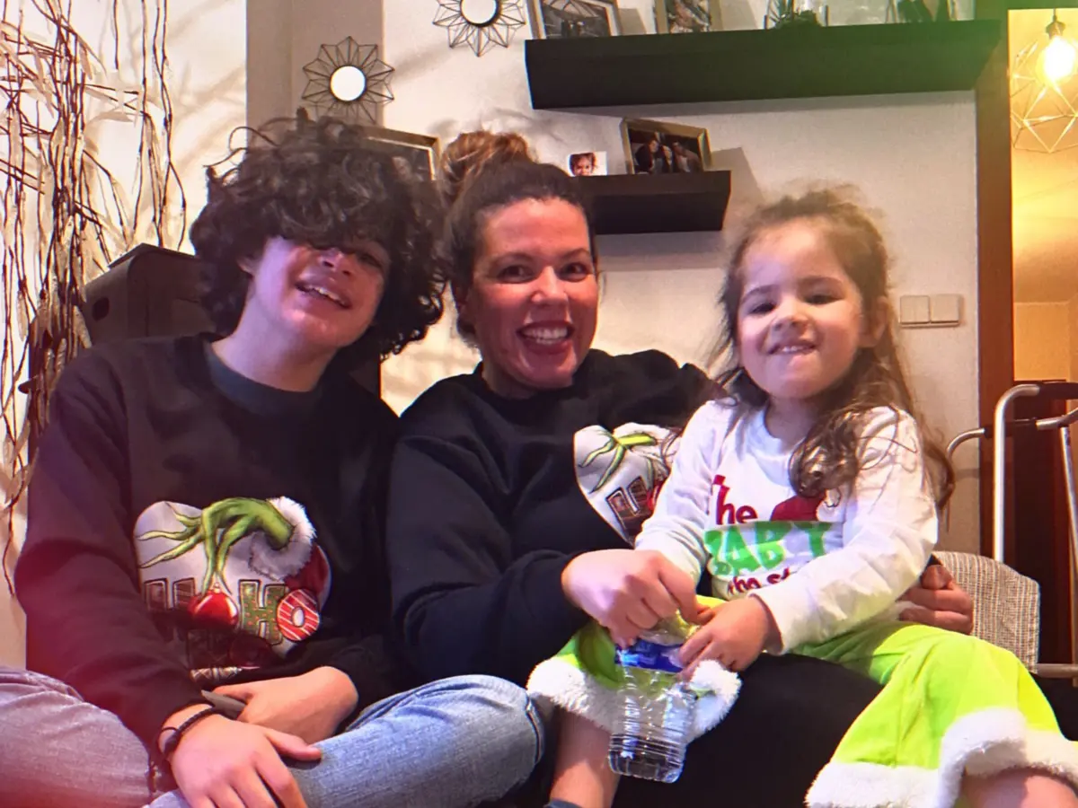 Marlene Pinto com os filhos Salvador e Maria