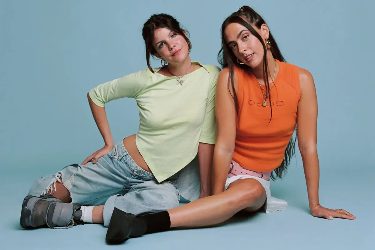 Banda espanhola de indie rock Hinds atua no sábado à noite no Theatro Circo.