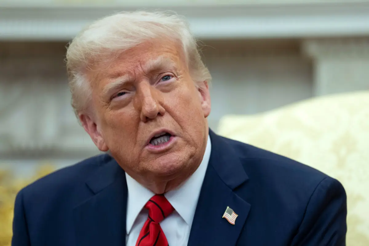 O chefe de Estado norte-americano disse que não considera o homólogo ucraniano, Volodymyr Zelensky, responsável pela guerra na Ucrânia, ao mesmo tempo que continua a criticá-lo