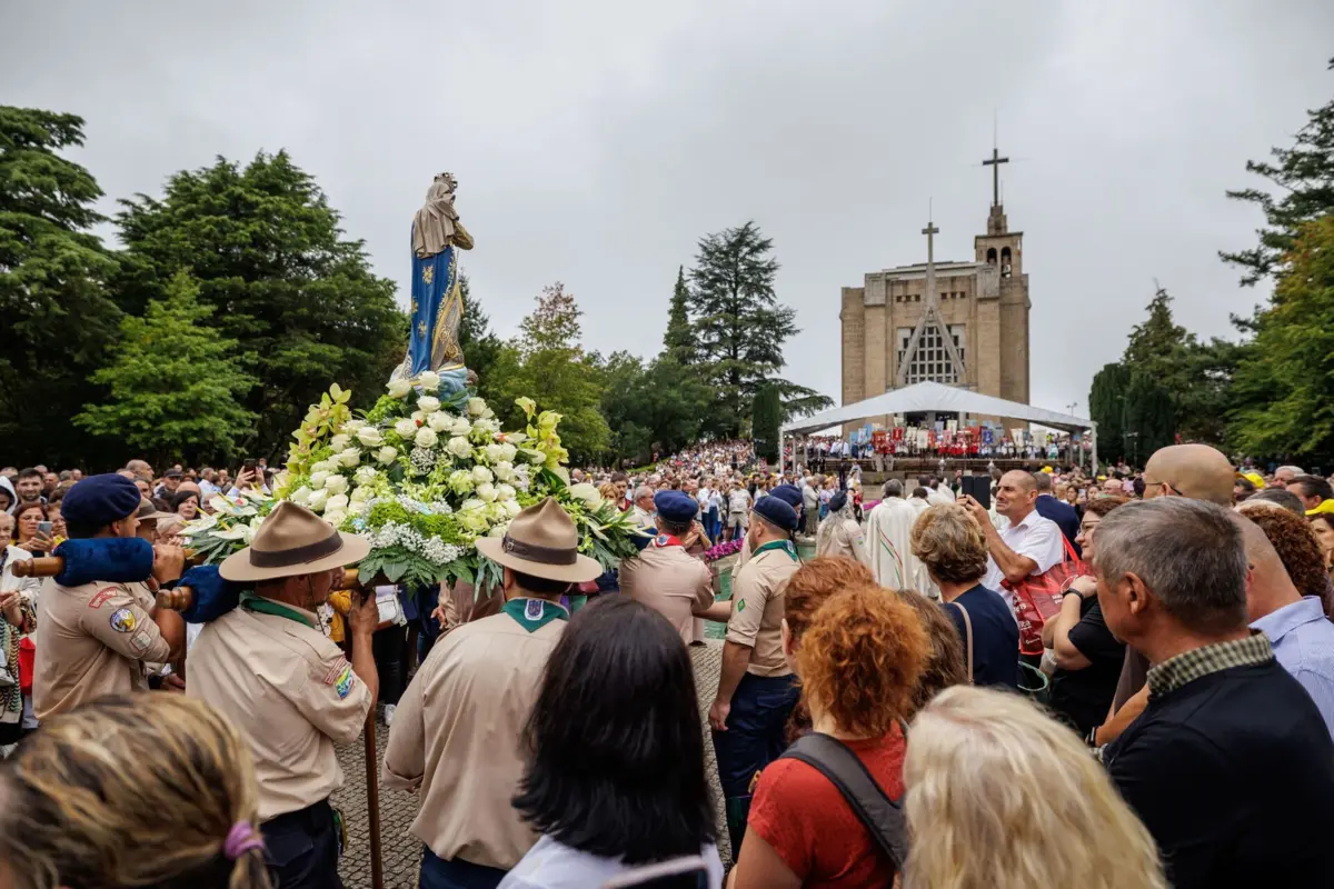 Mesmo com chuva a missa cumpriu-se