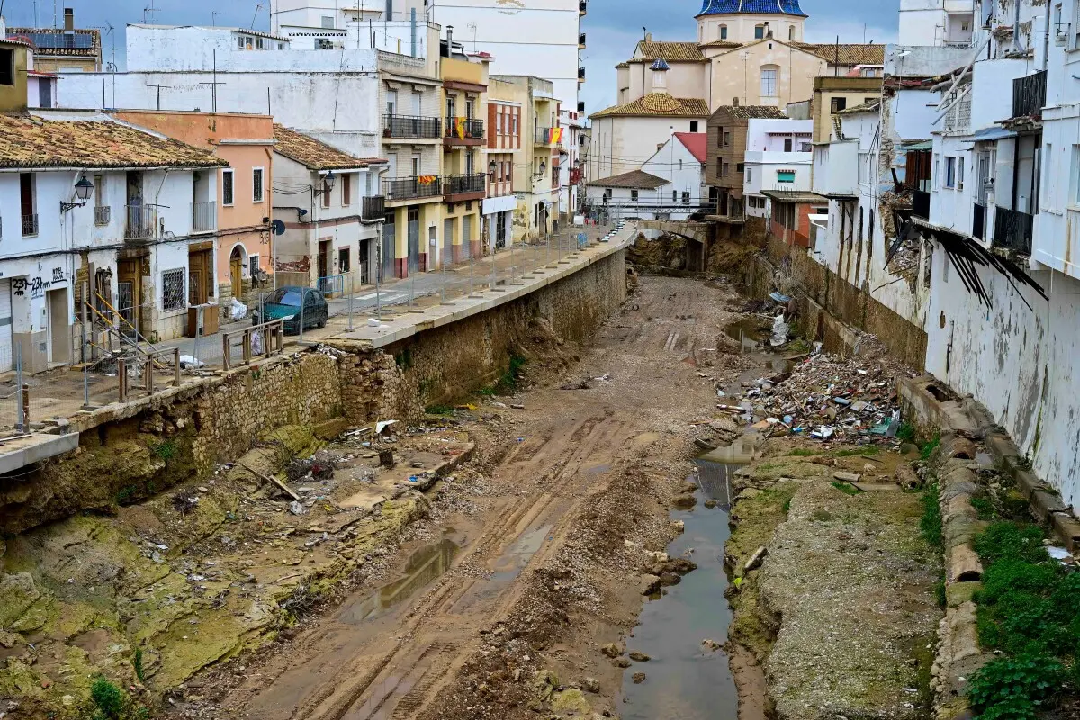 A maioria das vítimas em Valência morreu antes de ser enviado o alerta da proteção civil para os telemóveis da população