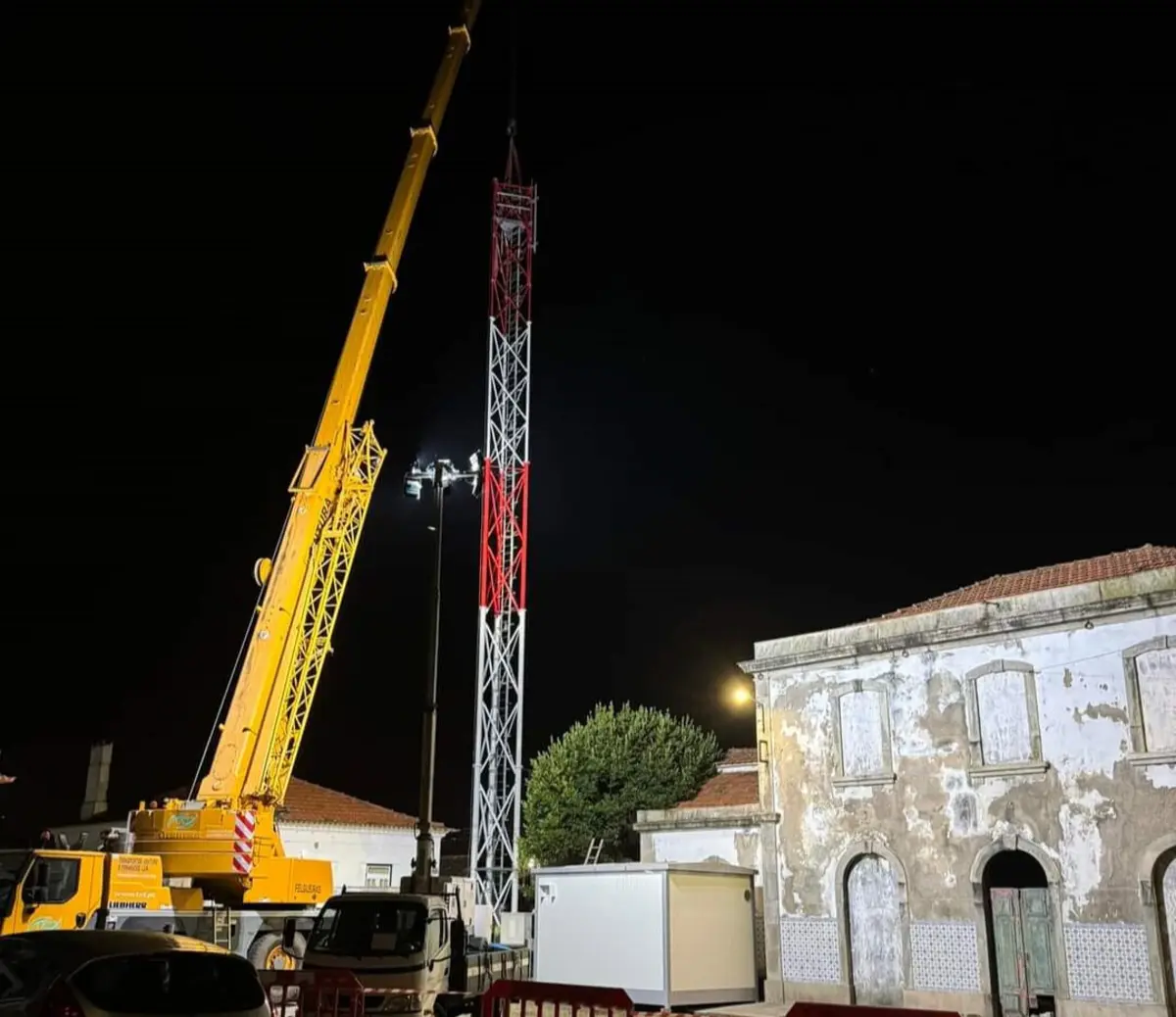 Torre foi erguida junto à antiga estação de caminho de ferro de Vila Praia de Âncora
