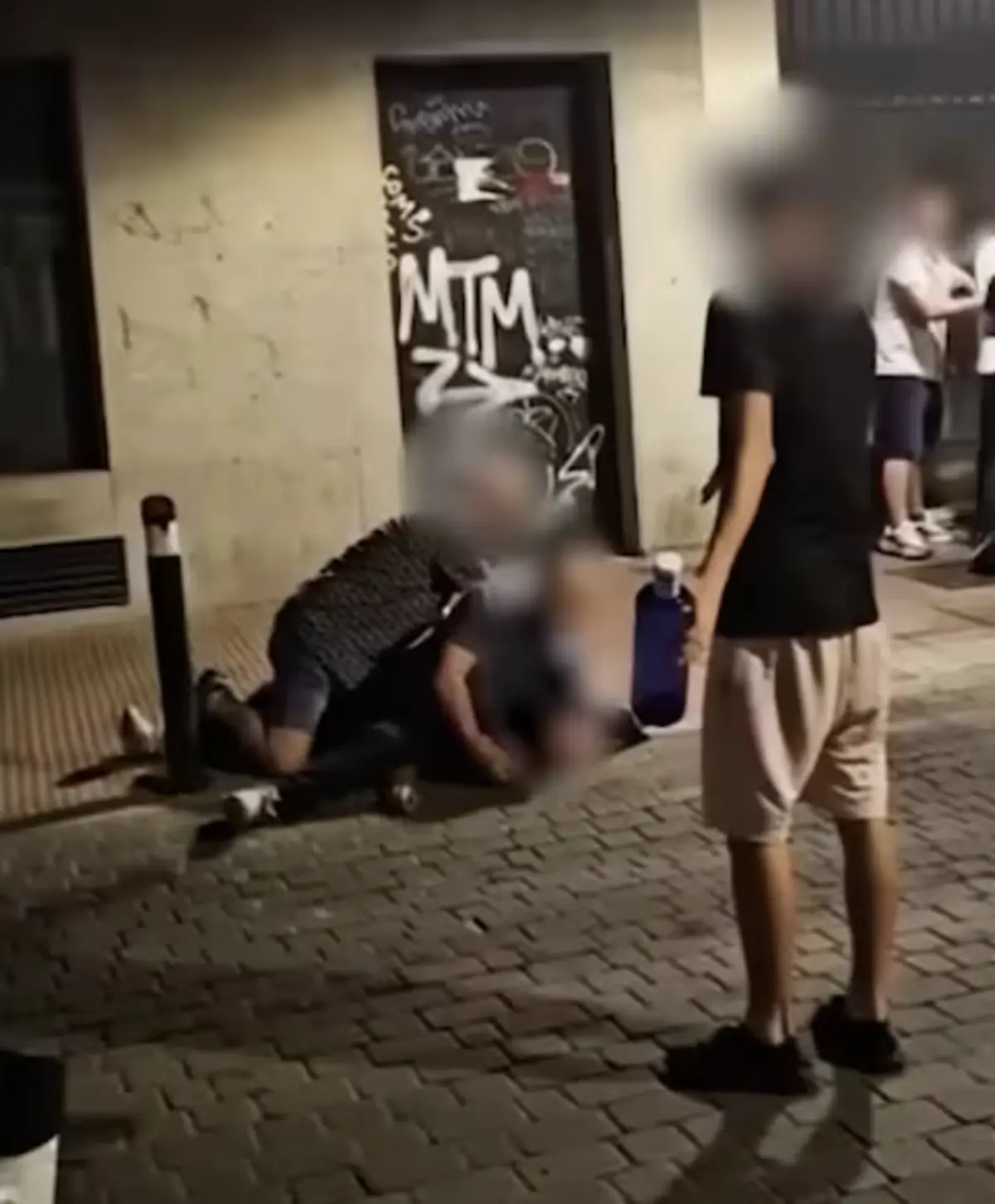 Na sequência do falecimento, os agentes da Polícia Nacional detiveram o polícia fora de serviço que aplicou o golpe de "mata-leão"