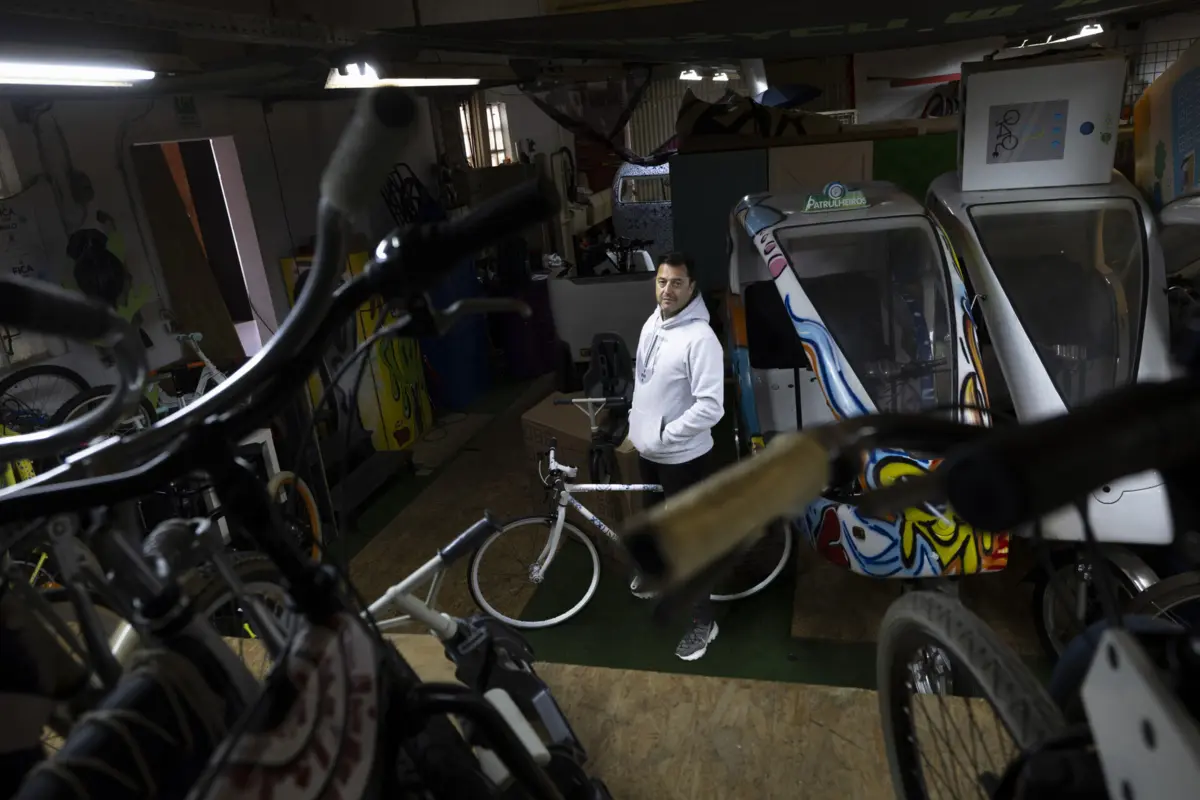 Nuno Amaro, CEO da Nuno Zamaro Mobility, no seu ateliê de bicicletas em Águeda