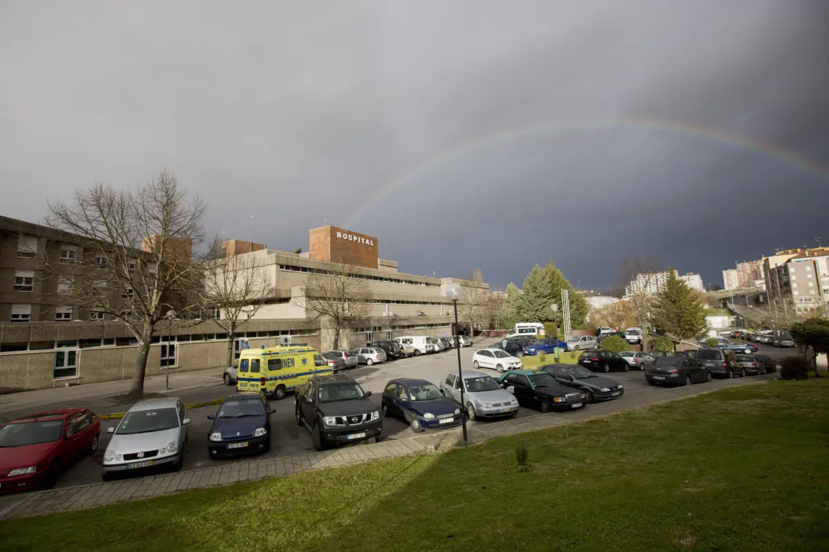 Imagem de contexto do artigo Utentes com suspeita de AVC encaminhados para hospital sem TAC a funcionar