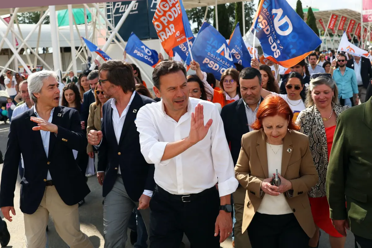 Luís Montenegro submeteu junto da Entidade para a Transparência uma nova declaração, na qual acrescentou sete novos clientes da Spinumviva