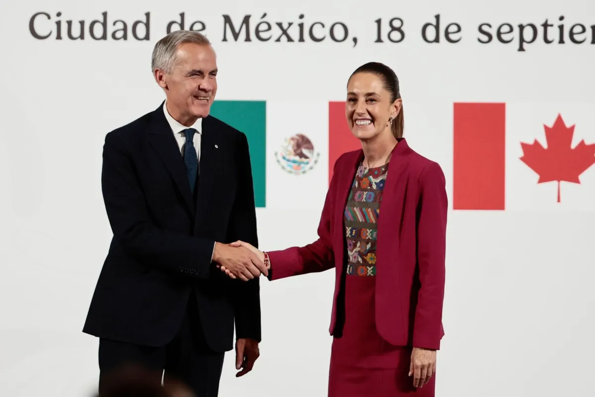O primeiro-ministro canadiano Mark Carney com a presidente mexicana Claudia Sheinbaum