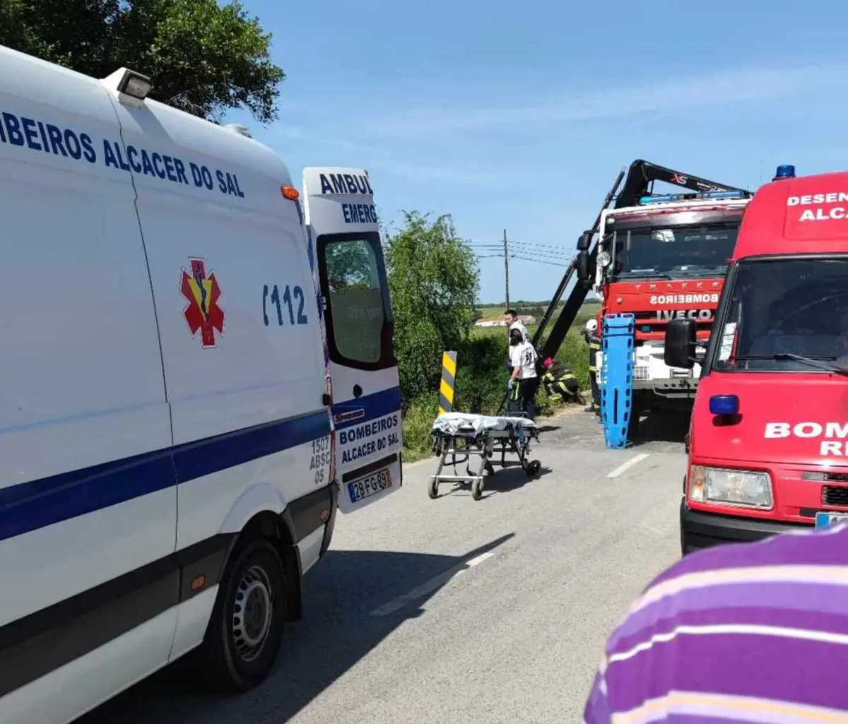 Um homem de 25 anos também sofreu ferimentos ligeiros