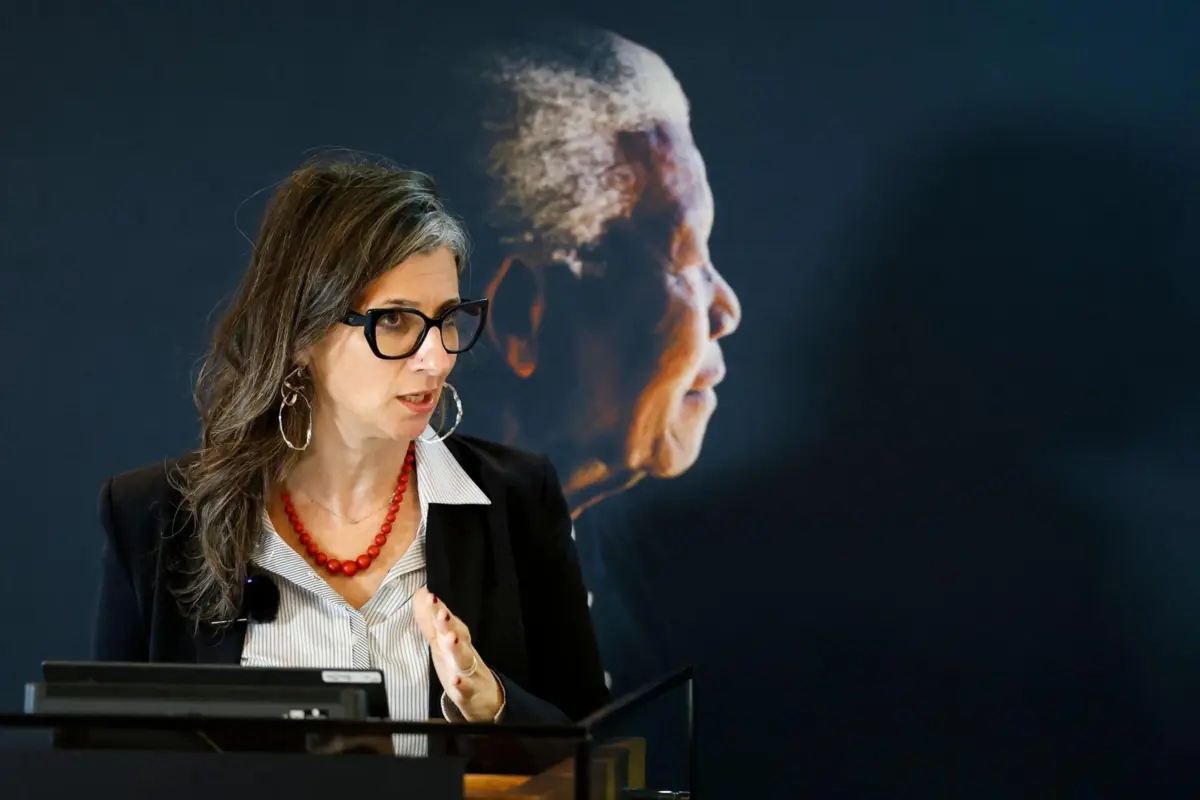 Italiana vive há meio ano com os direitos limitados devido a ataque norte-americano