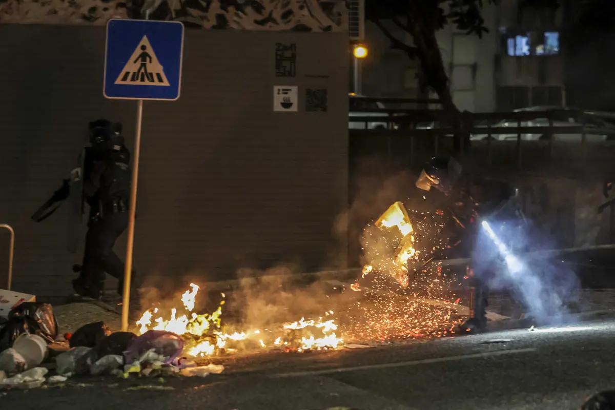 Populares atacaram polílicas após morte de cidadão pela PSP