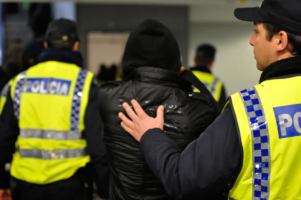 Imagem de contexto do artigo Furtaram cinco mil euros em dinheiro e ouro a peregrina em frente a polícias