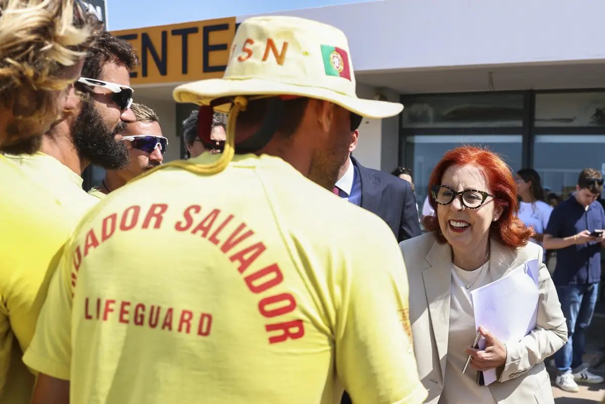 A ministra do Ambiente e Energia, Maria da Graça Carvalho, anunciou esta segunda-feira que as autoridades vão realizar uma inspeção aos acessos às praias para verificar se “a legalidade está a ser cumprida&a