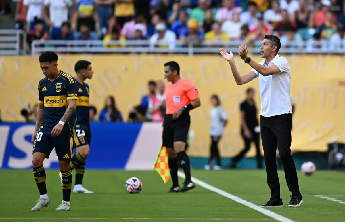 Bruno Lage abordou um eventual regresso do internacional português à Luz