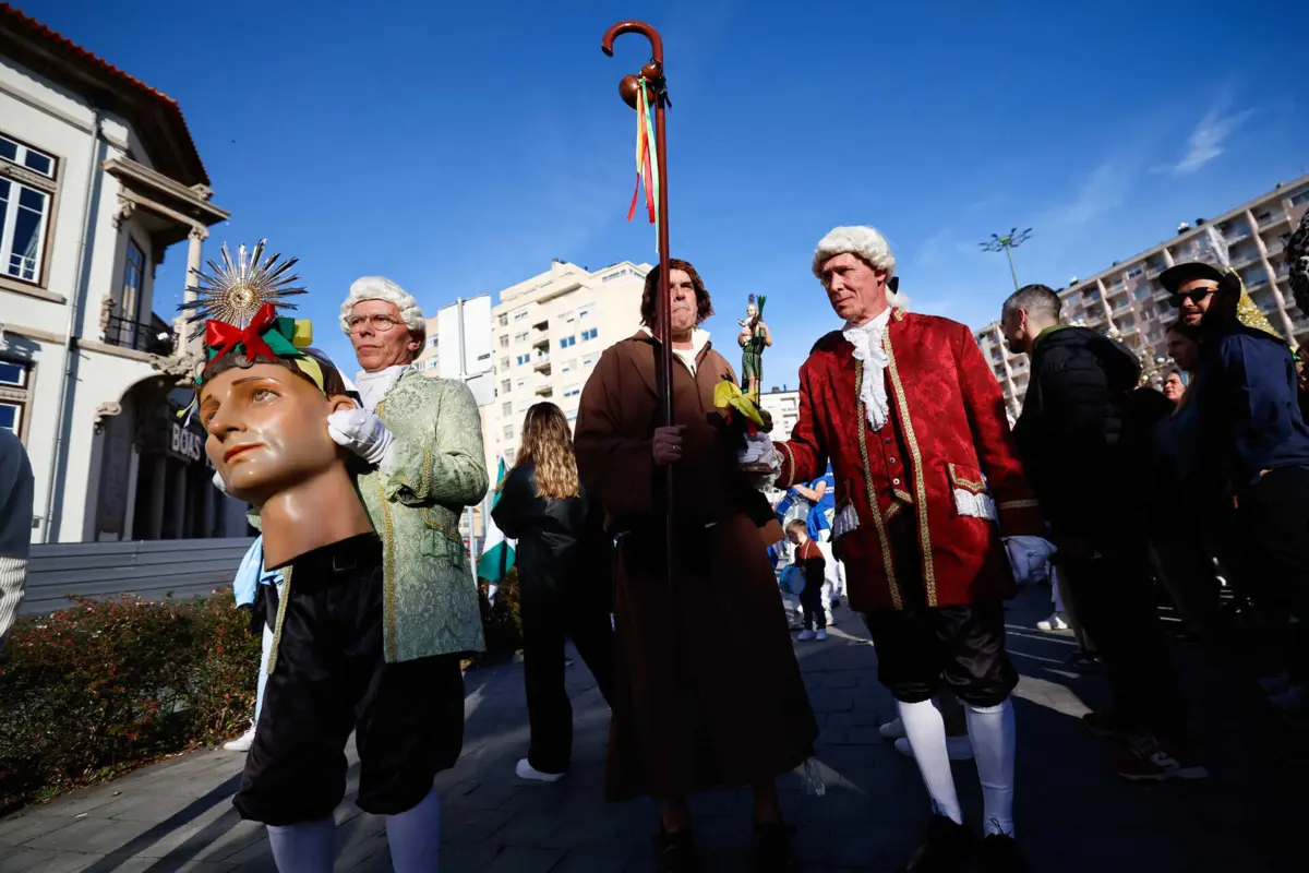 Desfile dos santos é uma tradição milenar nas ruas de Gaia