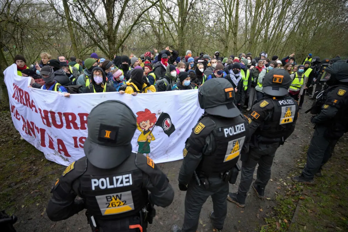 Imagem de contexto do artigo Protestos obrigam partido de extrema-direita alemão a adiar congresso