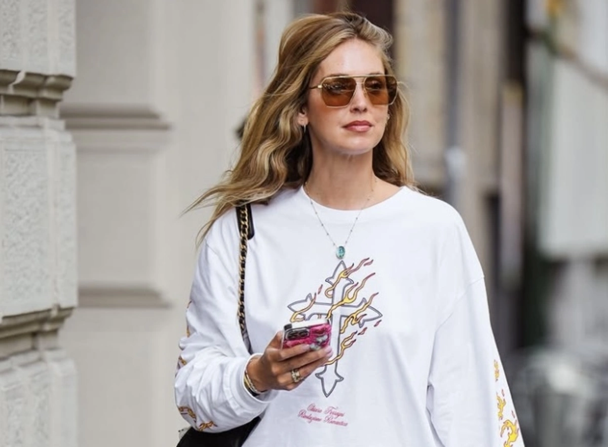 Nas vésperas do início do julgamento, Chiara Ferragni lançou uma nova linha de roupa