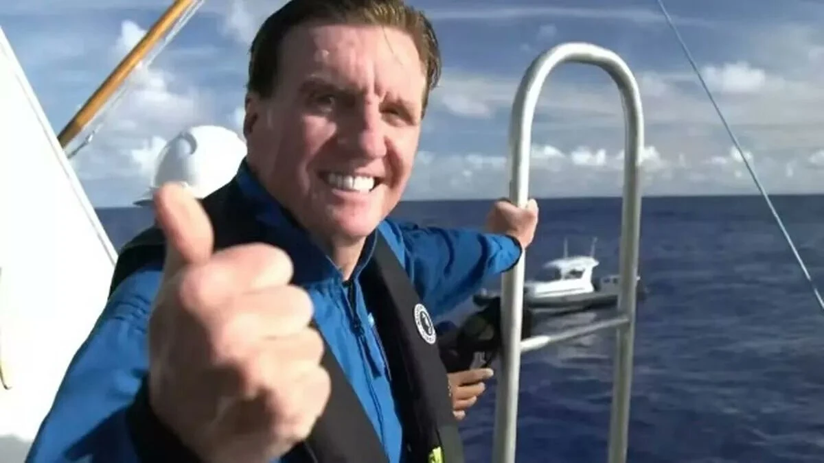 Larry Connor quer provar que é seguro fazer uma viagem de submersível até aos destroços do Titanic