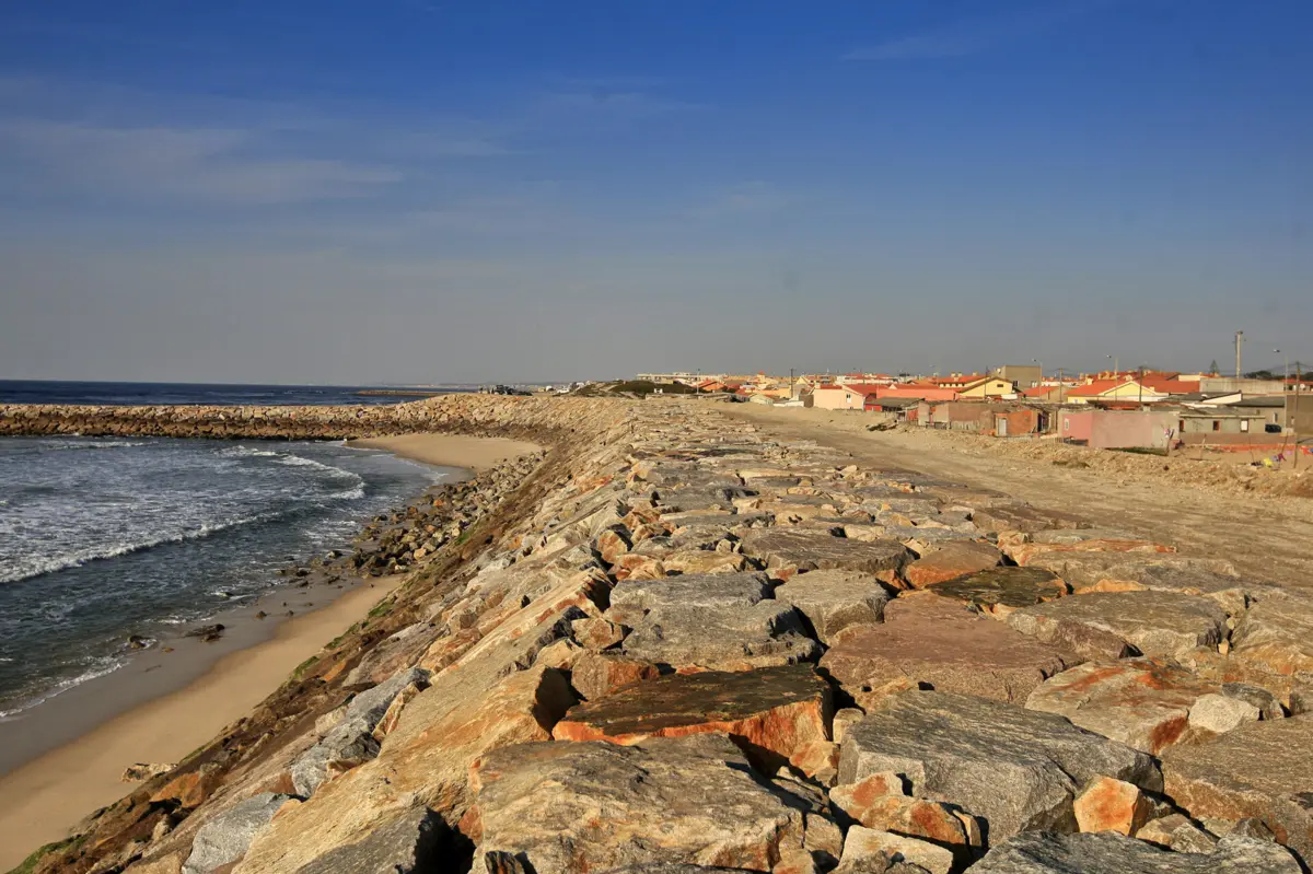 Deputado do CDS-PP quer saber planos do Governo para conter o avanço do mar