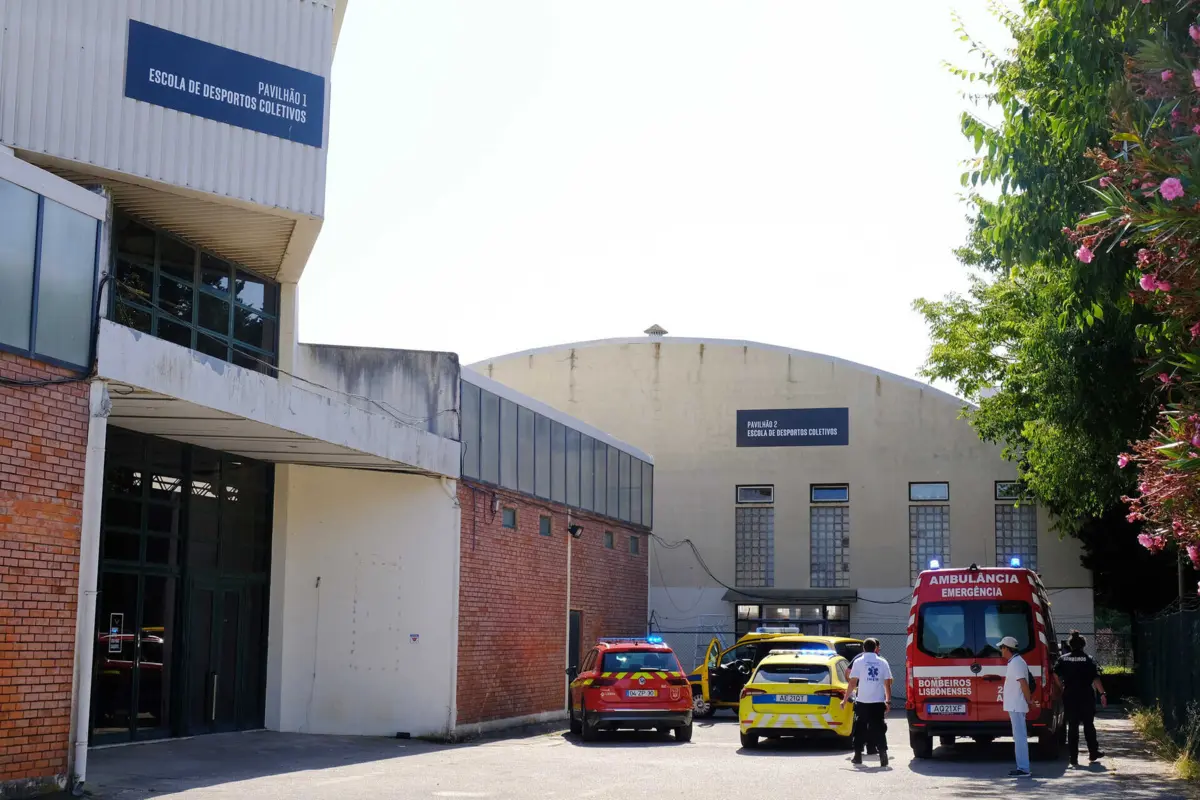 Queda de bancada aconteceu dentro do Pavilhão 1 do Estádio Universitário de Lisboa