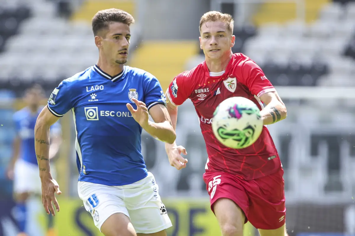 Devido ao conflito entre a SAD e o Clube, o Feirense recebeu o Santa Clara no Estádio do Bessa