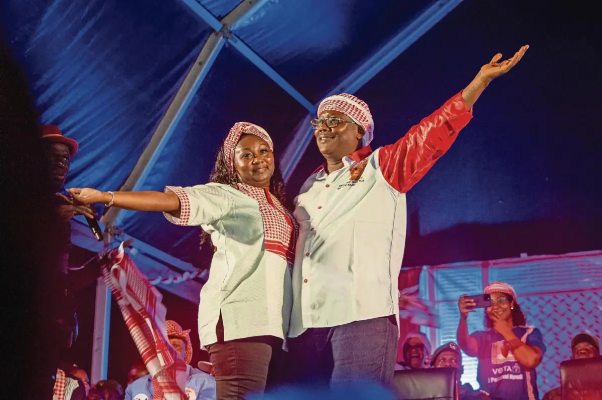 Dinísia e o marido, Sissoco Embaló, mantêm uma casa em Lisboa