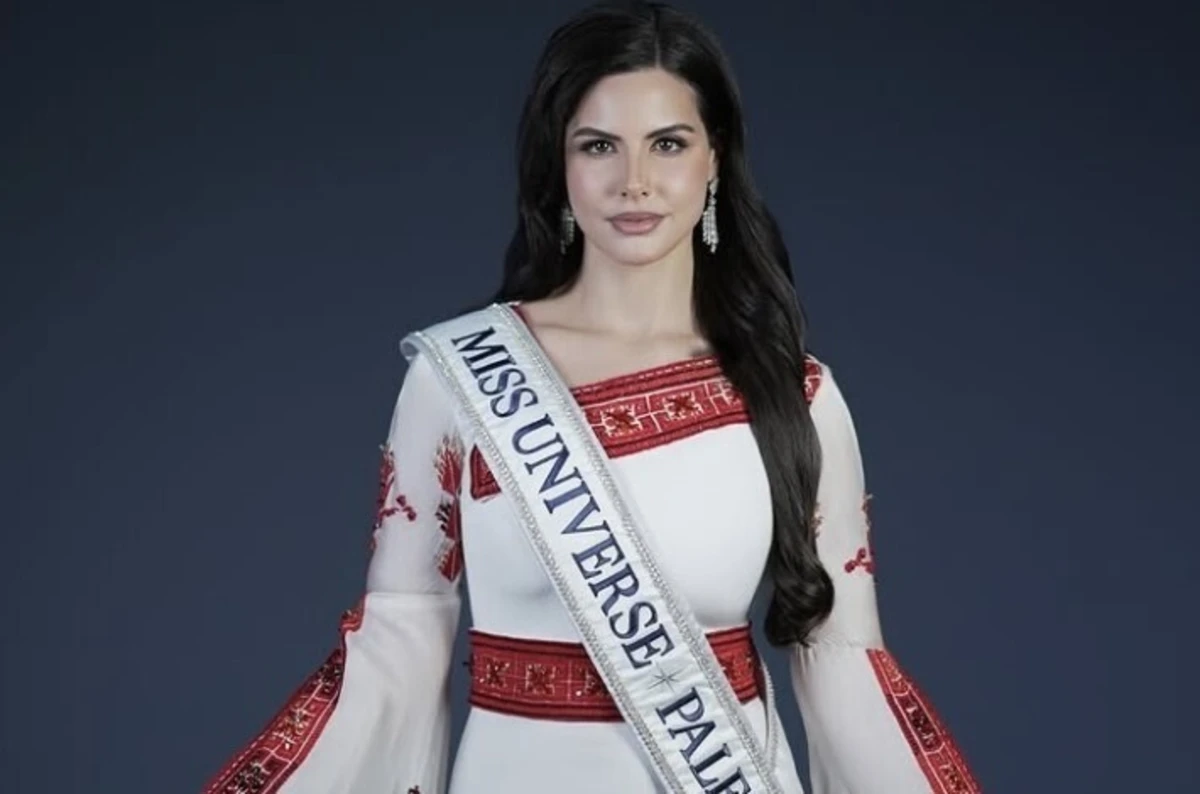 A modelo e ativista Nadeen Ayoub, de 27 anos