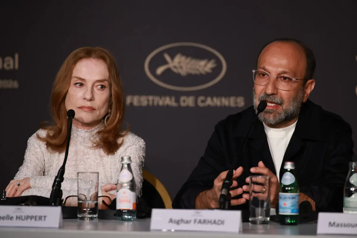 Iraniano Asghar Farhadi, na imagem ao lado de Isabelle Huppert