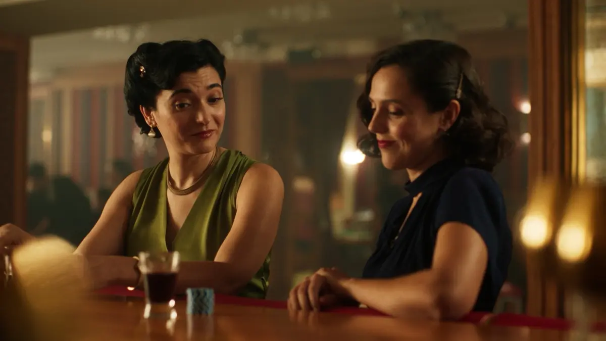 Ana Vilela da Costa (Miss Black, à esquerda) e Madalena Almeida no Casino da Figueira