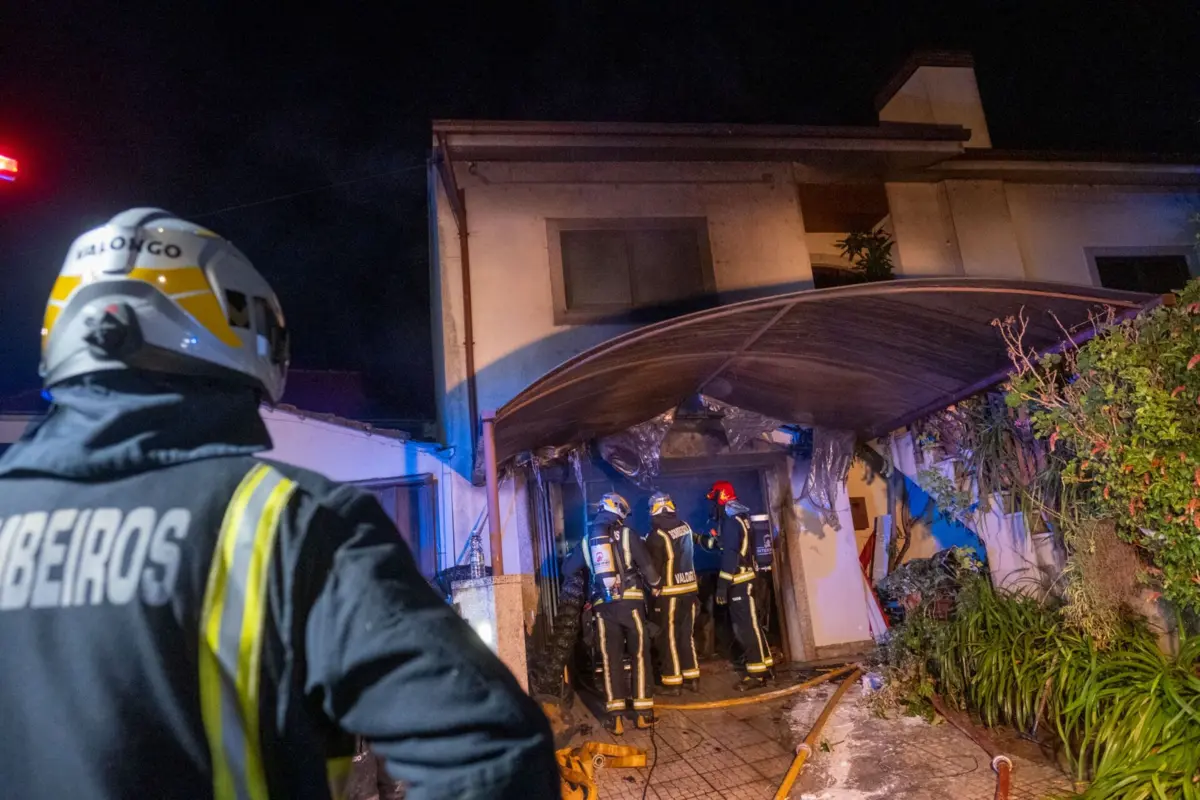 Incêndio afetou moradia onde vivia um casal de idosos