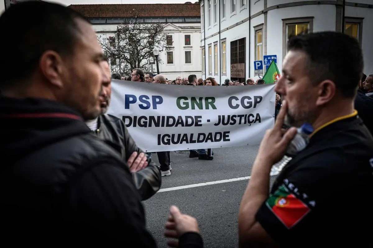 Polícias e guardas têm realizado protestos para exigir suplemento idêntico ao atribuído à PJ