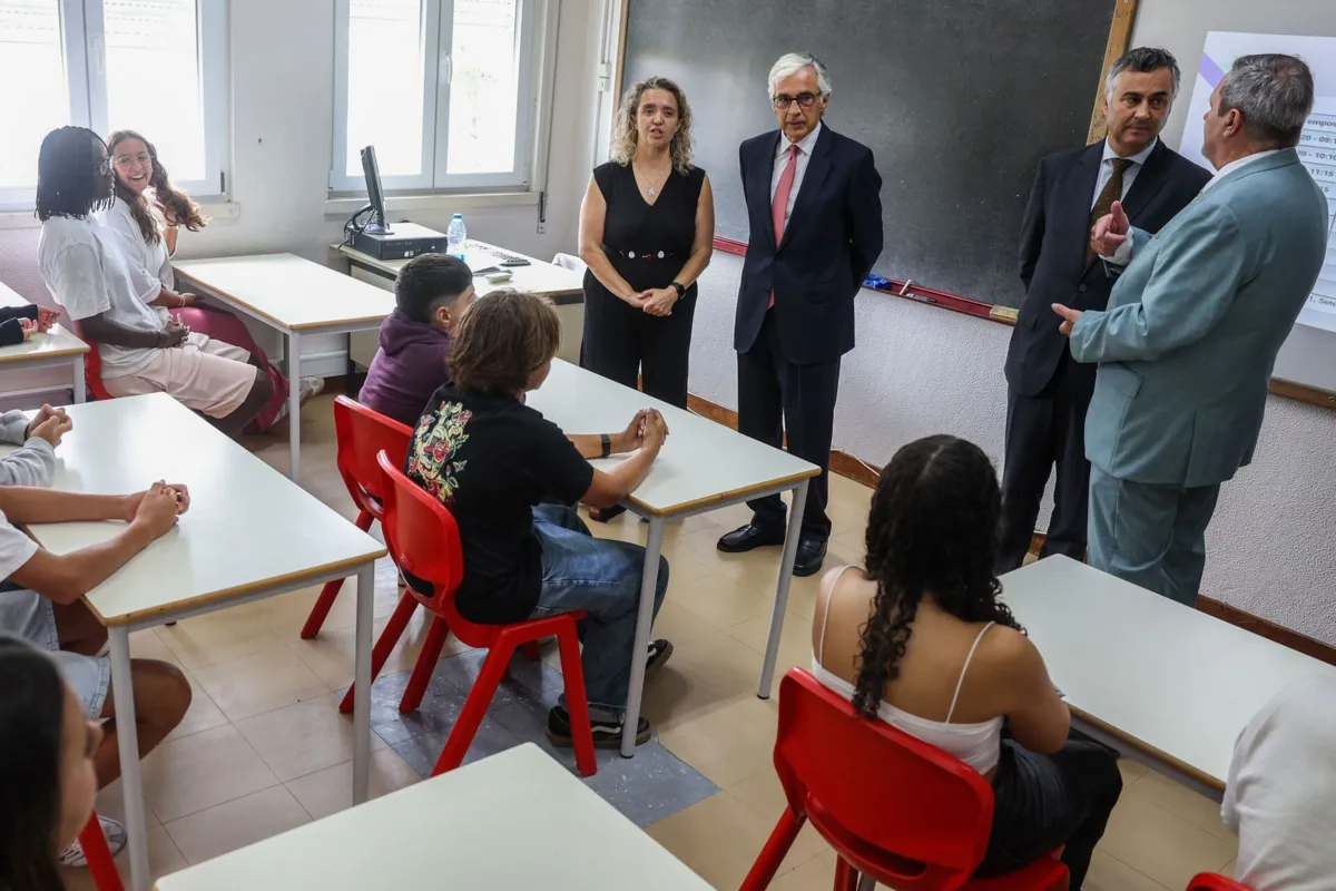 José Pedro Aguiar-Branco esteve na abertura do ano letivo 2025/2026 na Escola Básica Ferreira de Castro