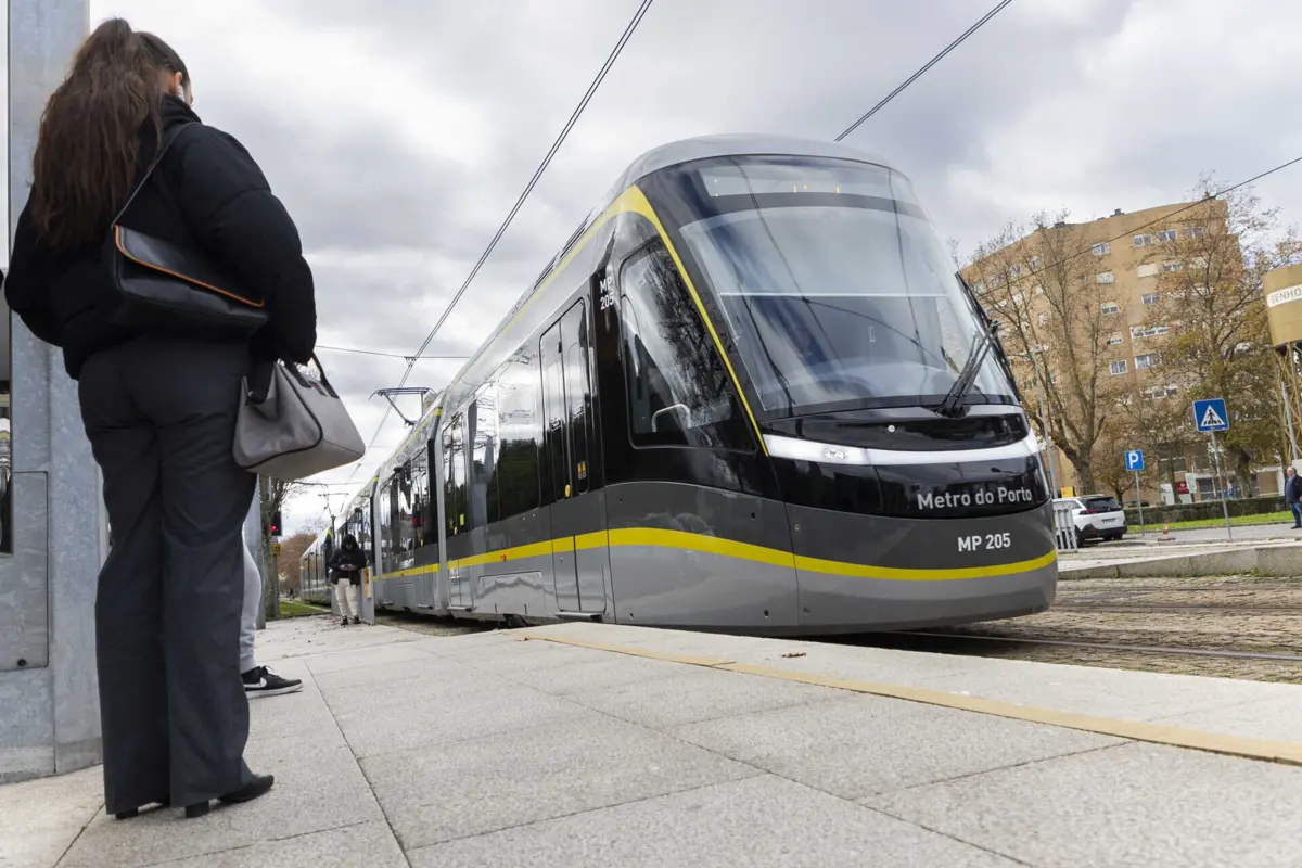 Transporte de passageiros a crescer, só metro continua aquém de 2019