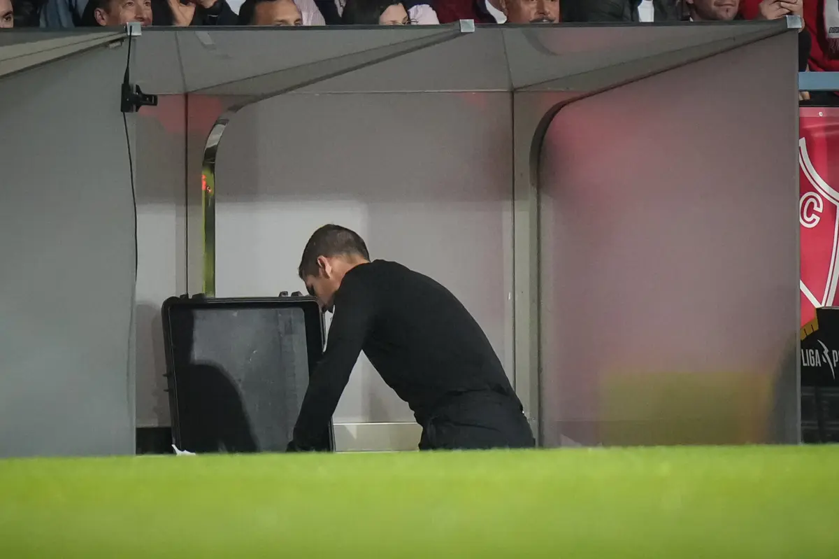 Foto: Explicações do VAR vão ser testadas na Liga