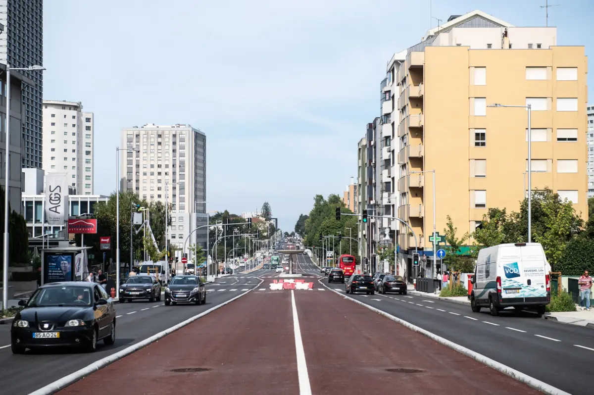 Operadora do Porto propõe utilização do corredor central segregado já construído na Avenida da Boavista
