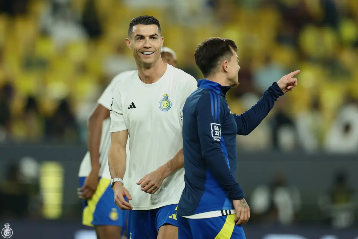 Cristiano Ronaldo foi titular, tal como Otávio, e voltou a fazer o gosto ao pé
